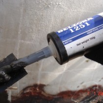 Płyty wzmacniające zespojone w miejscach uszkodzeń z użyciem materiału Belzona 1251 (HA-Metal)