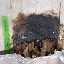 Uszkodzenie korozyjne pod izolacją zbiornika paliwa